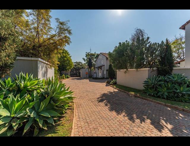 3 BEDROOM PROPERTY TO RENT IN MENLO PARK